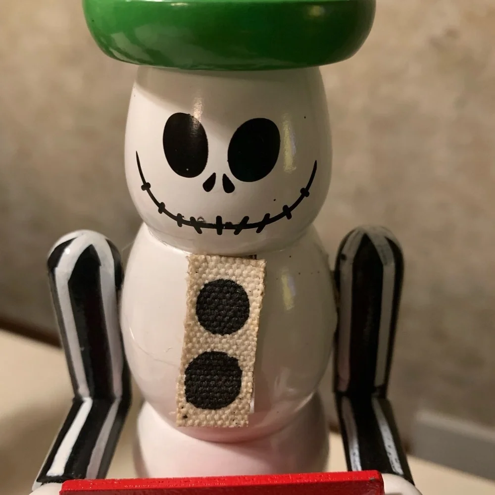 Nightmare Before Christmas Holiday Nutcracker Set - Picture 4 of 12